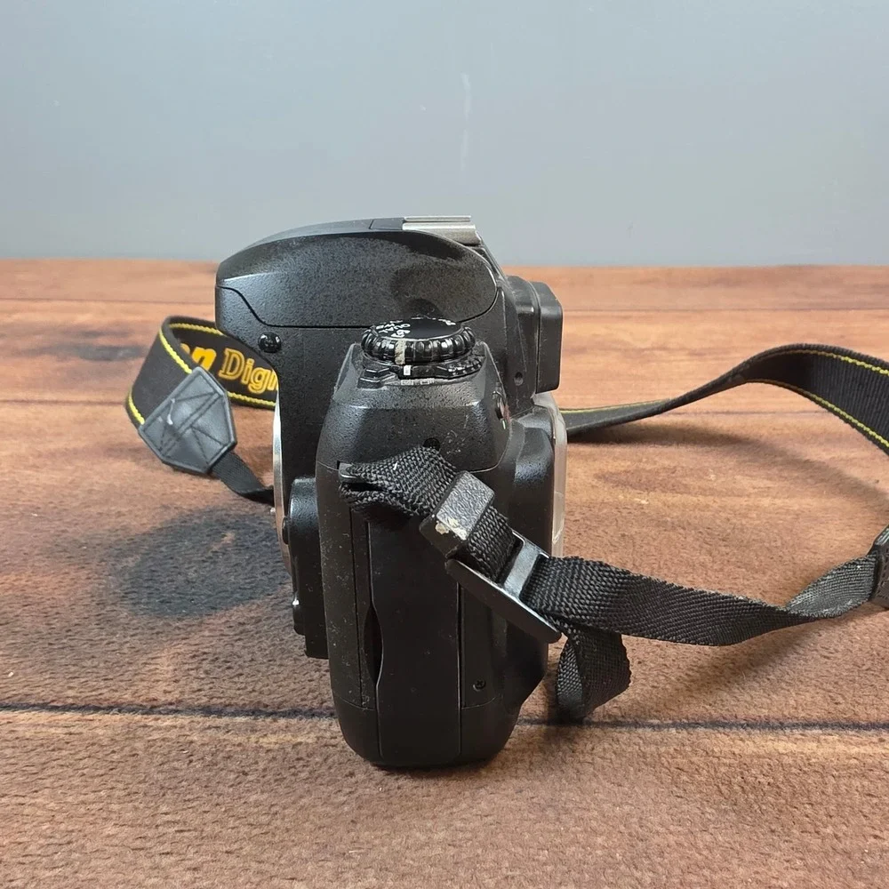 Nikon D100 Digital SLR Camera Body Black Fair For Parts Repair